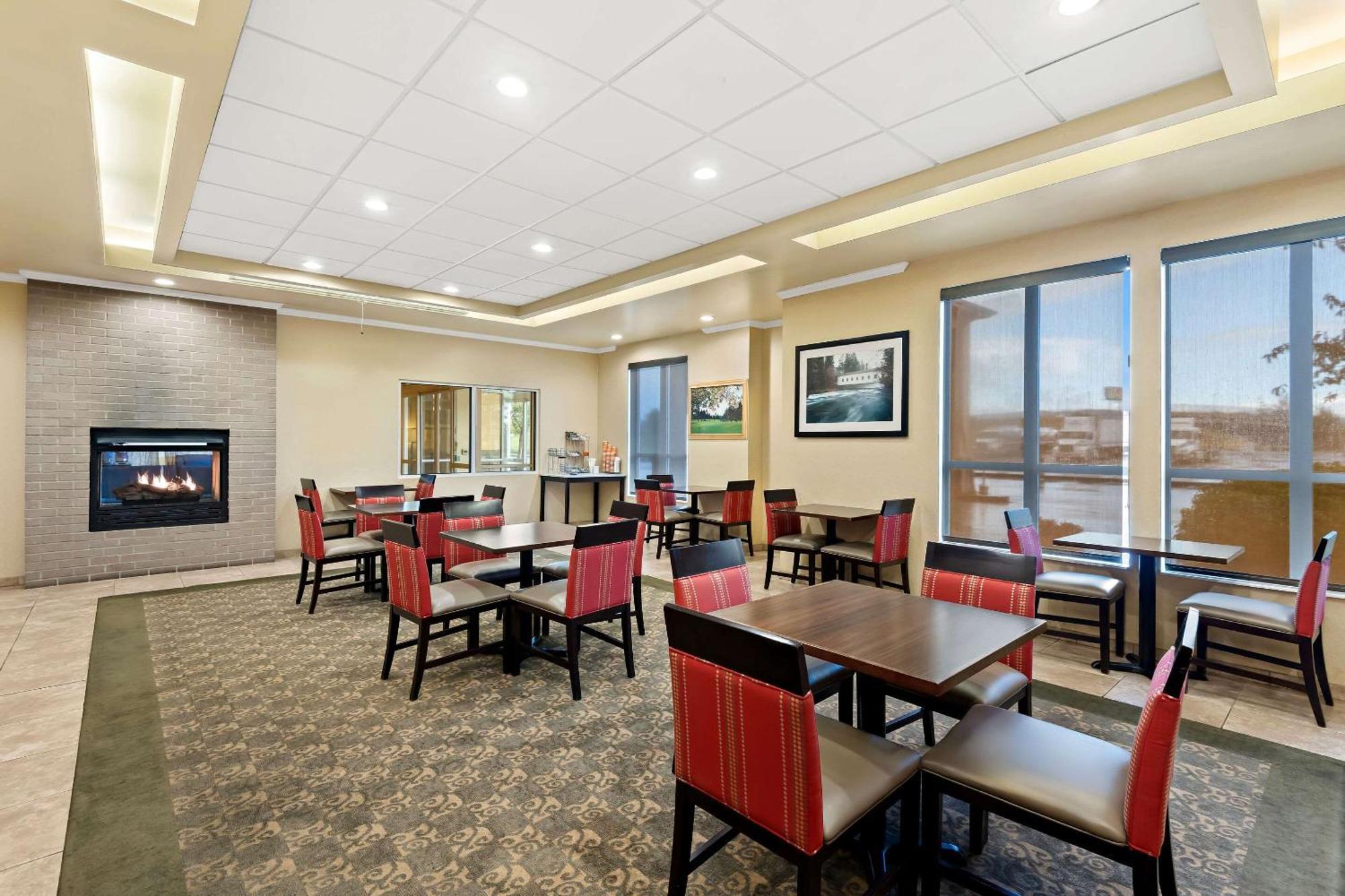 Comfort Inn & Suites Creswell Екстериор снимка