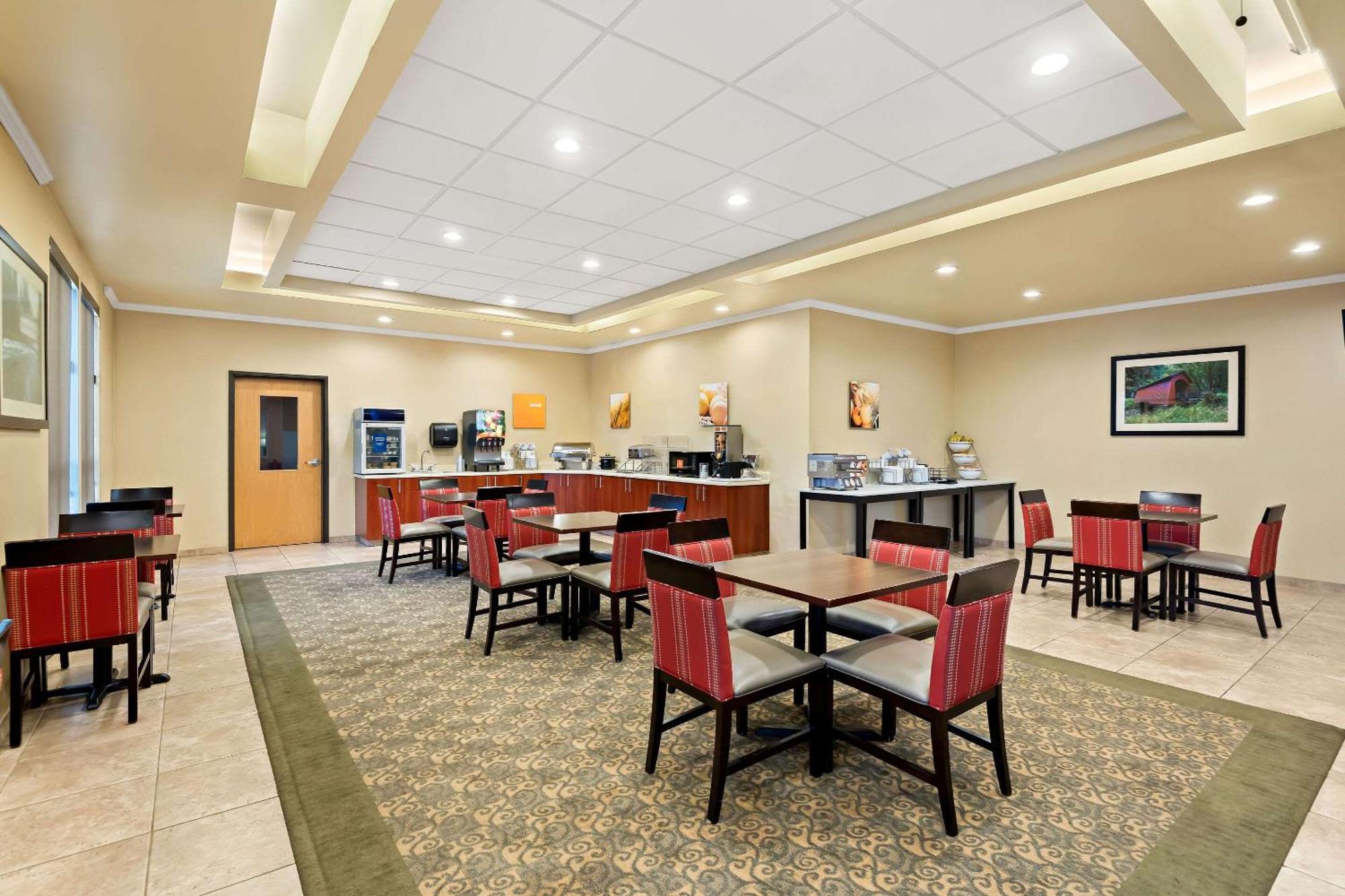Comfort Inn & Suites Creswell Екстериор снимка
