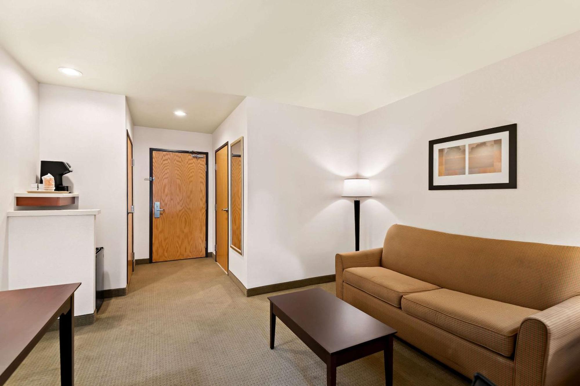 Comfort Inn & Suites Creswell Екстериор снимка