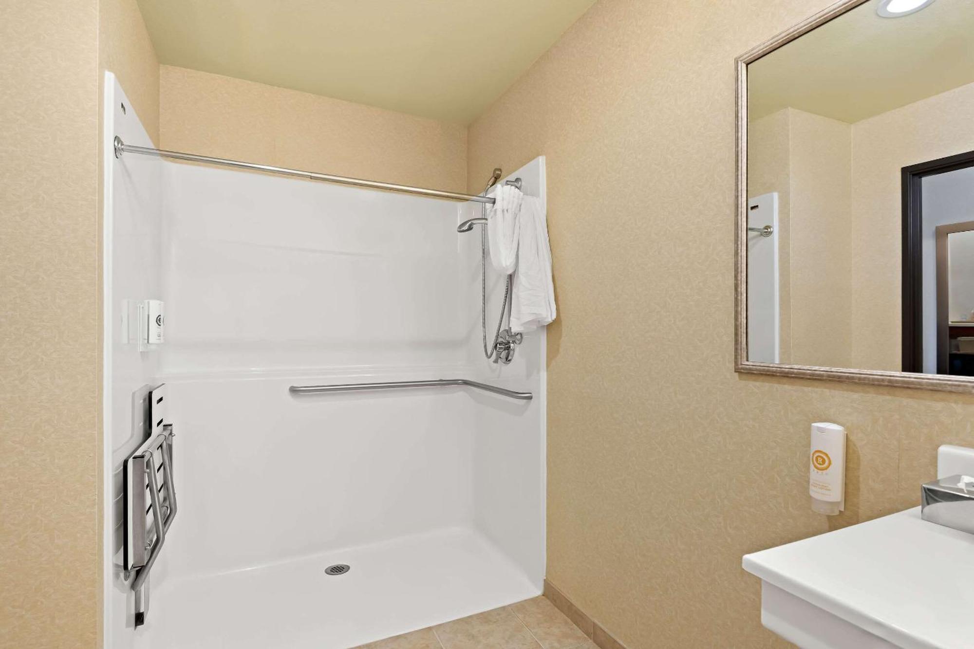 Comfort Inn & Suites Creswell Екстериор снимка