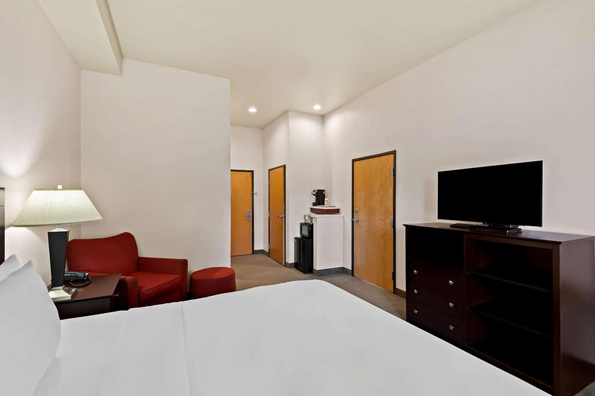 Comfort Inn & Suites Creswell Екстериор снимка