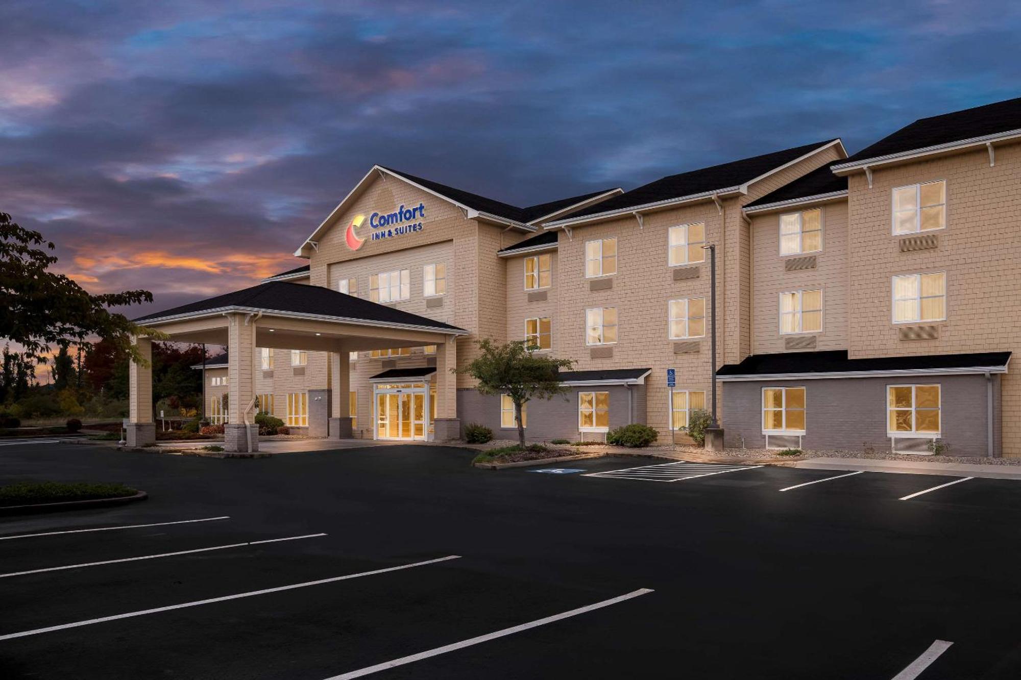 Comfort Inn & Suites Creswell Екстериор снимка