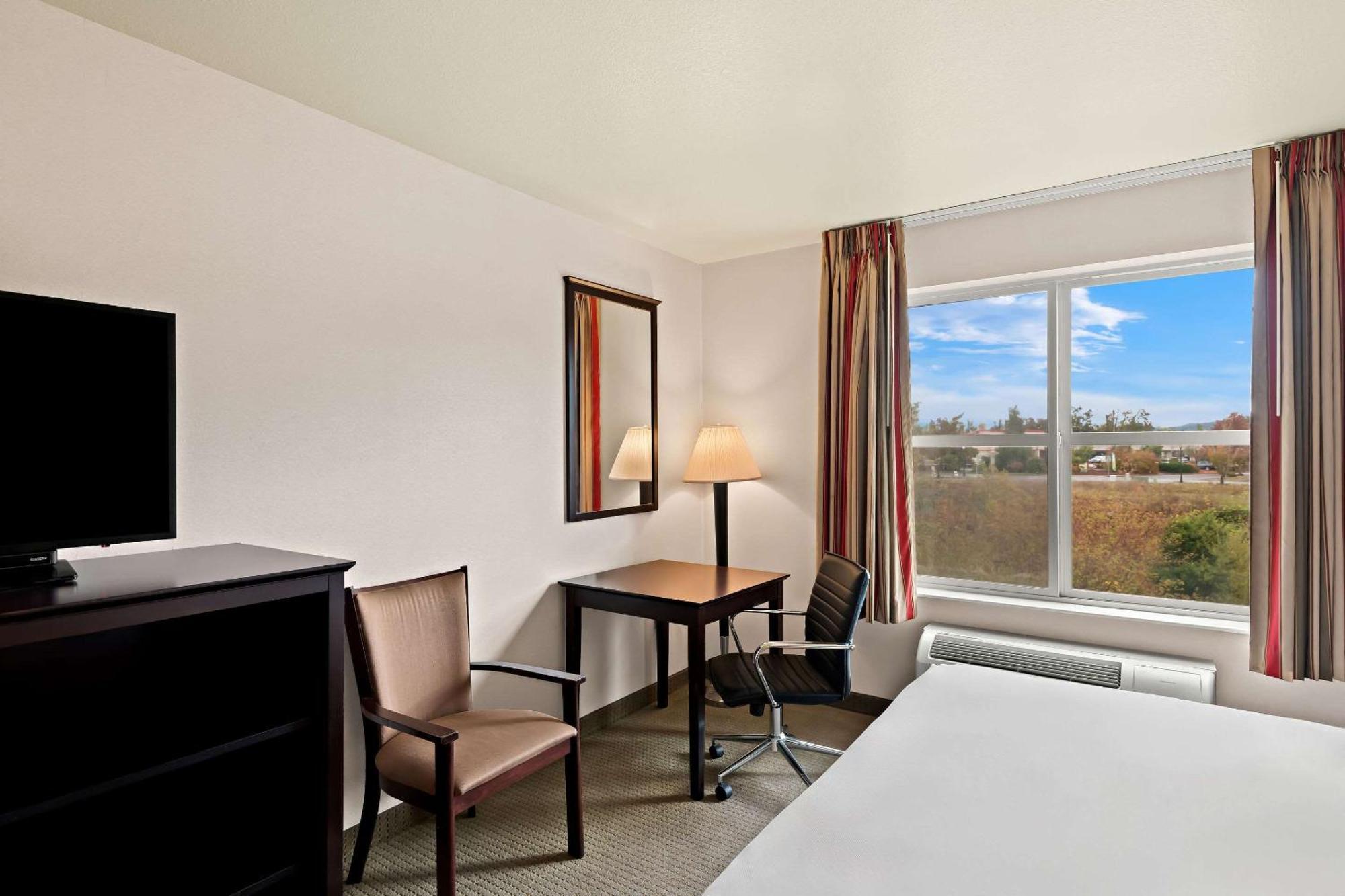 Comfort Inn & Suites Creswell Екстериор снимка